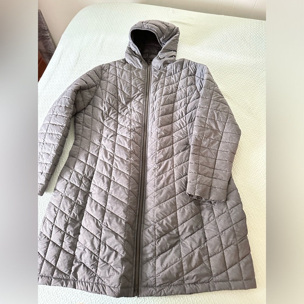 Gray Outdoor Venture winter coat.  Like new.  Worn 2 times.  Low pile.  Size XL
